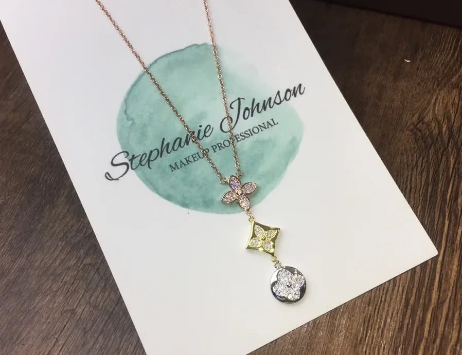 Louis Vuitton Flower Necklace Silver Louis Vuitton Flower Necklace Silver