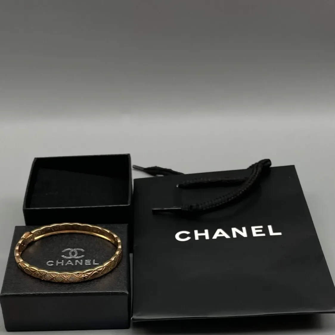 Special Set Chanel: Classic Flap Bag + Coco Crush Bracelet