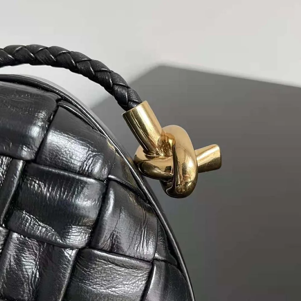 Bottega Veneta Knot Minaudiere On Strap for Women in Black Bottega Veneta Knot Minaudiere On Strap for Women in Black
