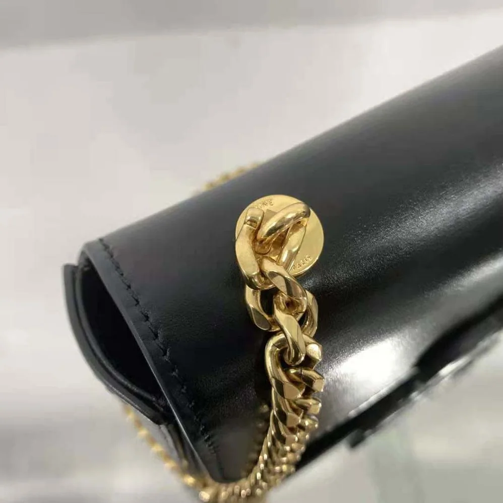 Celine Chain Shoulder Bag Cuir Triomphe in Shiny Calfskin for Women in Black Celine Chain Shoulder Bag Cuir Triomphe in Shiny Calfskin for Women in Black