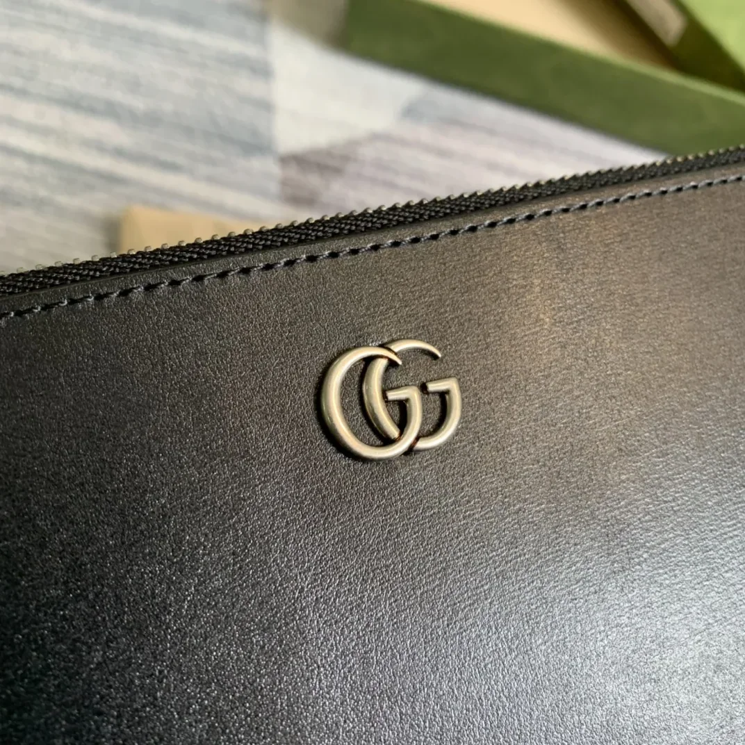 Gucci Marmont Pouch / Black Gold Toned Hardware GG Gucci Marmont Pouch / Black Gold Toned Hardware GG