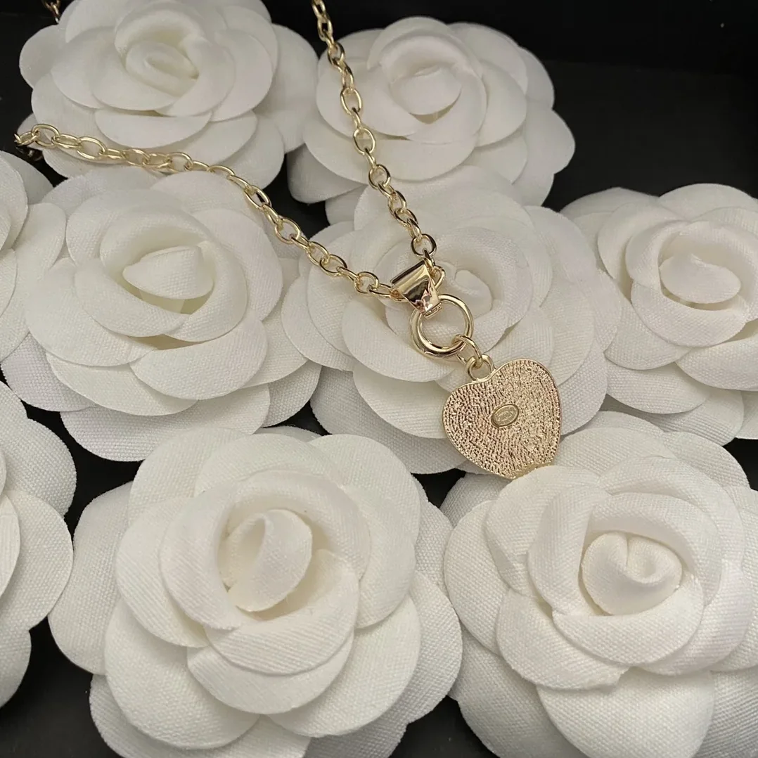 Chanel Twinkle Heart Chain Necklace Gold Tone Chanel Twinkle Heart Chain Necklace Gold Tone