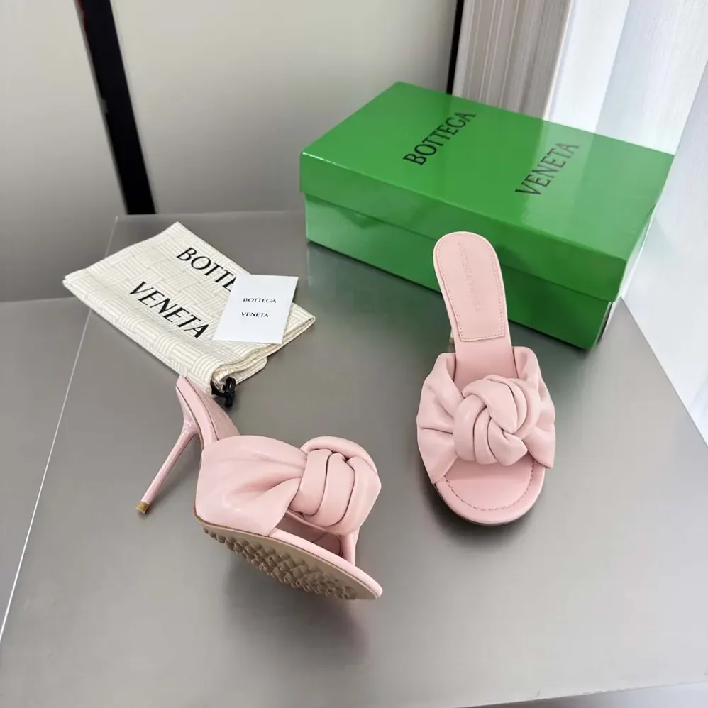 Bottega Veneta Cherry Mule in Supple Nappa Leather for Women in Blush