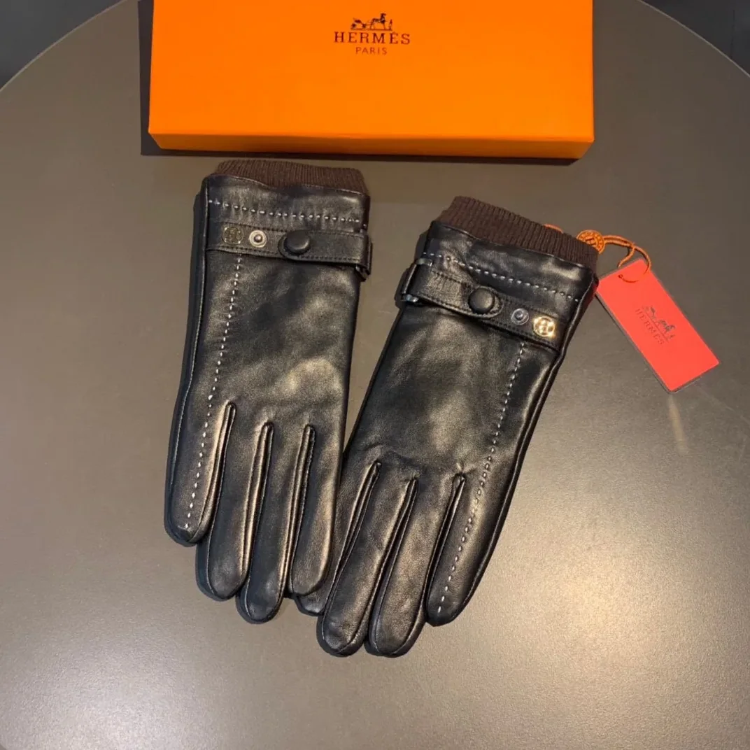 Hermes Soya Gloves In Black