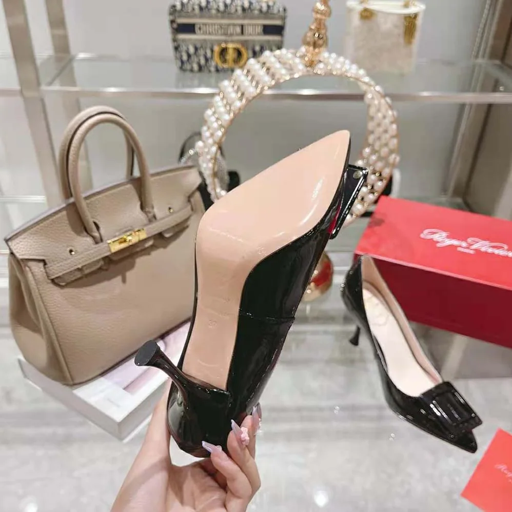 Roger Vivier Viv' In The City Pumps in Patent Leather for Women in Black Roger Vivier Viv' In The City Pumps in Patent Leather for Women in Black