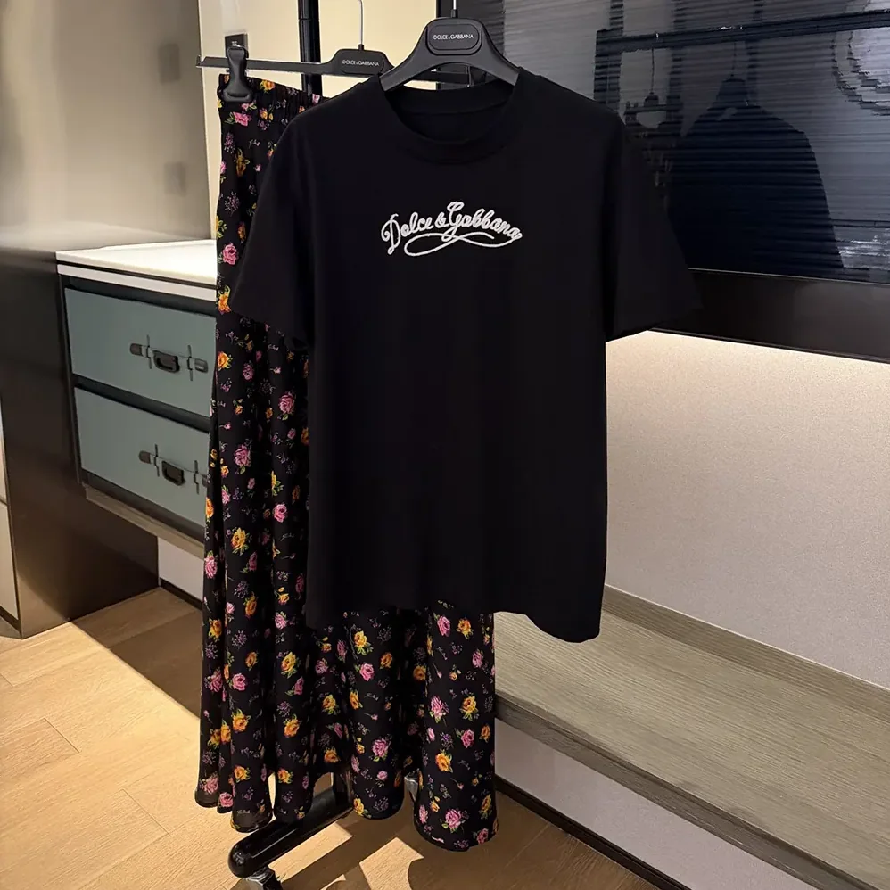 Dolce Gabbana D&G Jersey T-Shirt With Embroidery for Women in Black Dolce Gabbana D&G Jersey T-Shirt With Embroidery for Women in Black
