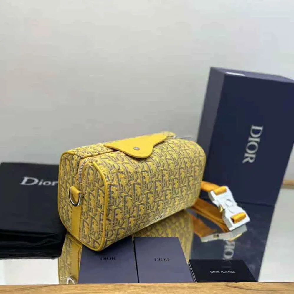 Dior Lingot 22 Bag Gold for Men in Tone Dior Oblique Jacquard Dior Lingot 22 Bag Gold for Men in Tone Dior Oblique Jacquard