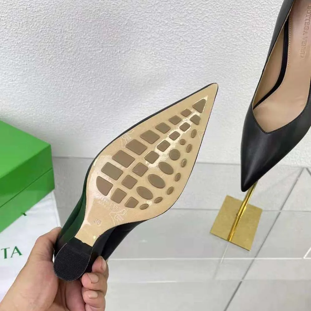 Bottega Veneta Punta Pump in 10 cm Heel Height for Women in Black Bottega Veneta Punta Pump in 10 cm Heel Height for Women in Black