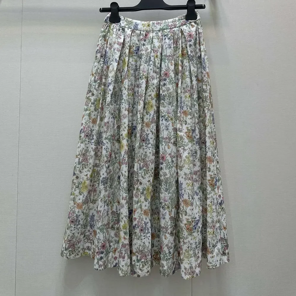 Dior Mid-Length Flared Skirt Cotton Muslin with Multicolor Dior Flowers Calendar Allover Motif for Women Dior Mid-Length Flared Skirt Cotton Muslin with Multicolor Dior Flowers Calendar Allover Motif for Women