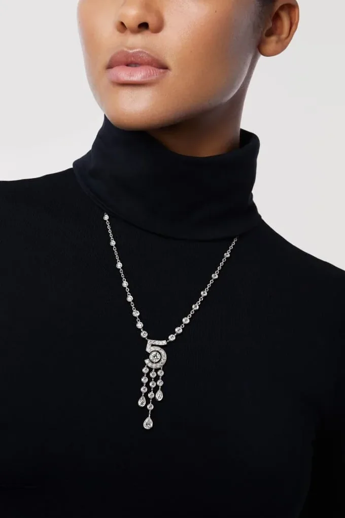 Chanel Eternal N°5 Necklace White Gold Chanel Eternal N°5 Necklace White Gold
