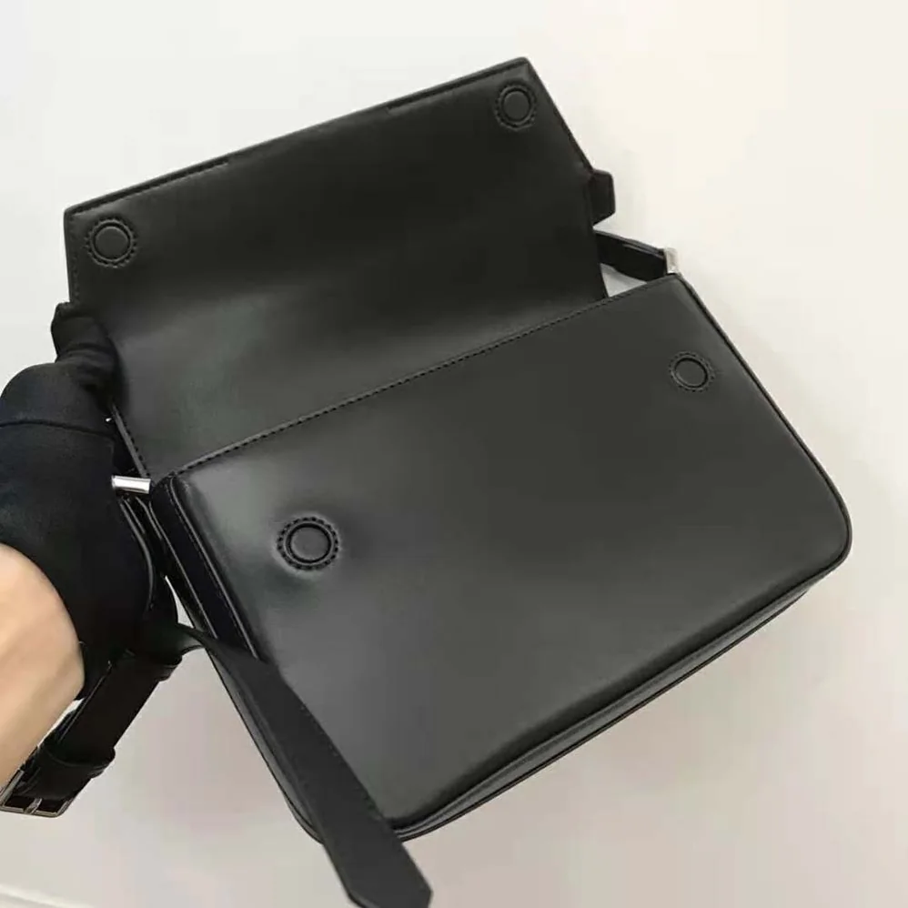 Burberry Leather Catherine Shoulder Bag for Women in Black Burberry Leather Catherine Shoulder Bag for Women in Black