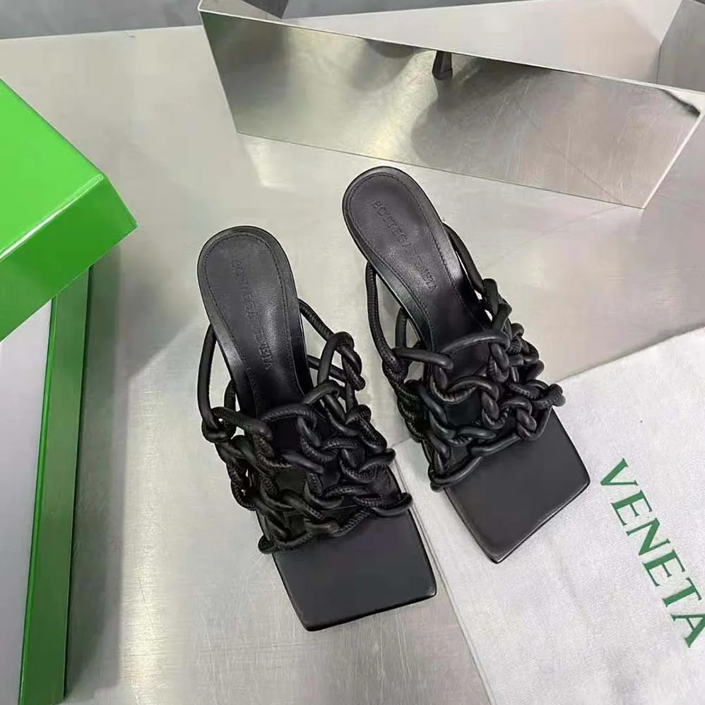 Bottega Veneta Stretch Twist Mule Hand-Twisted Tubular Leather for Women in Black Bottega Veneta Stretch Twist Mule Hand-Twisted Tubular Leather for Women in Black