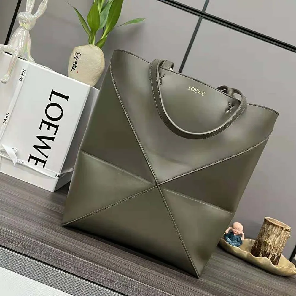 Loewe Puzzle Fold Tote in Shiny Calfskin for Unisex in Green Loewe Puzzle Fold Tote in Shiny Calfskin for Unisex in Green