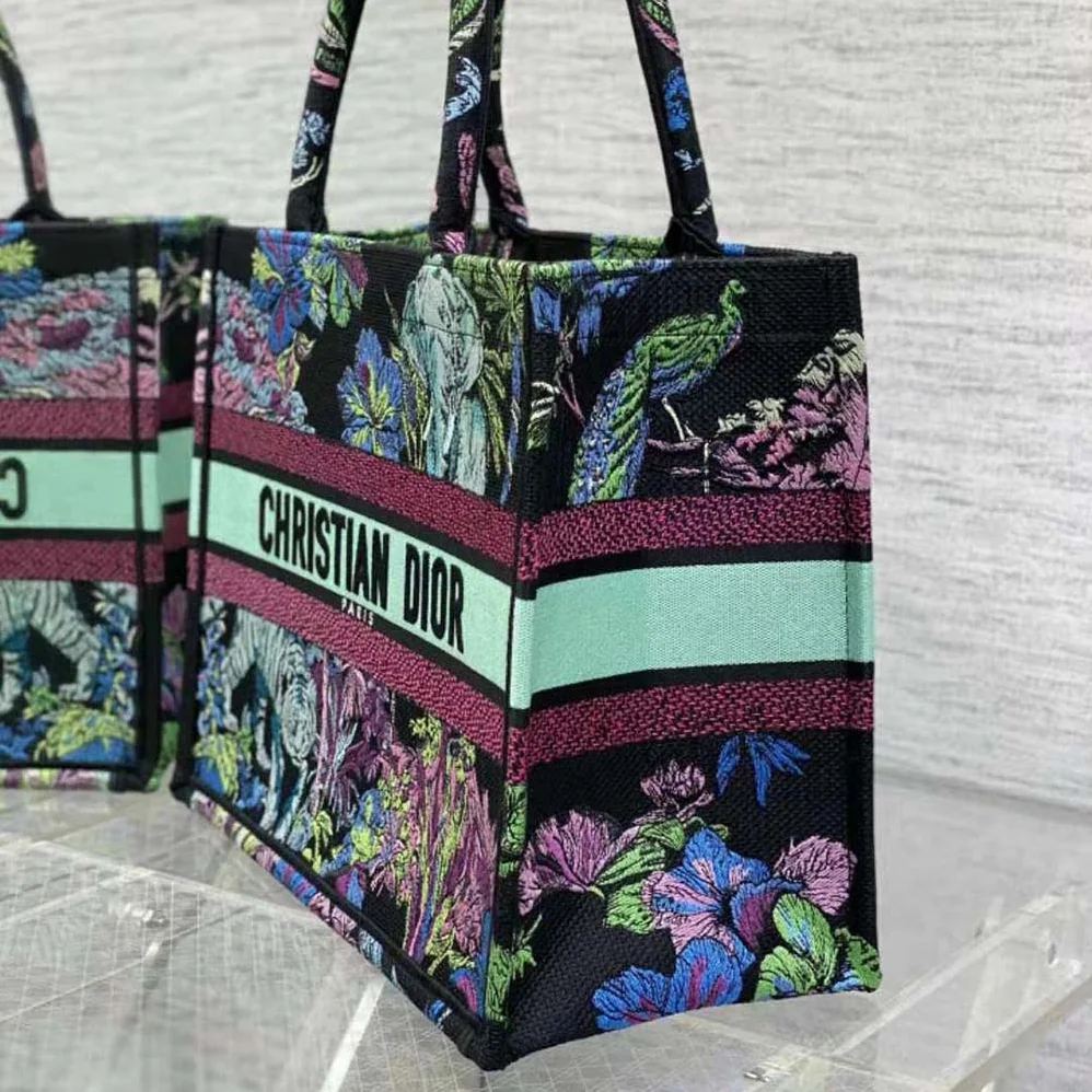 Dior Medium Dior Book Tote Blue Multicolor Toile de Jouy Voyage Embroidery for Women Dior Medium Dior Book Tote Blue Multicolor Toile de Jouy Voyage Embroidery for Women