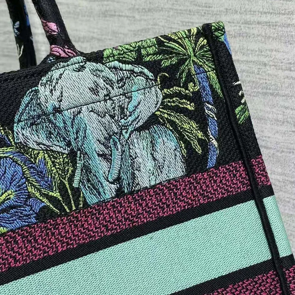 Dior Medium Dior Book Tote Blue Multicolor Toile de Jouy Voyage Embroidery for Women Dior Medium Dior Book Tote Blue Multicolor Toile de Jouy Voyage Embroidery for Women