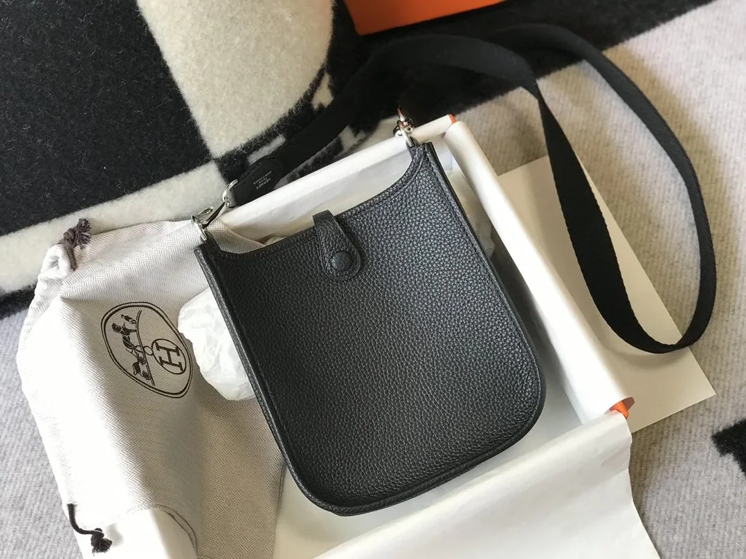 Hermes Evelyne 16 Amazone Shoulder Bag in Black Palladium Hardware Hermes Evelyne 16 Amazone Shoulder Bag in Black Palladium Hardware