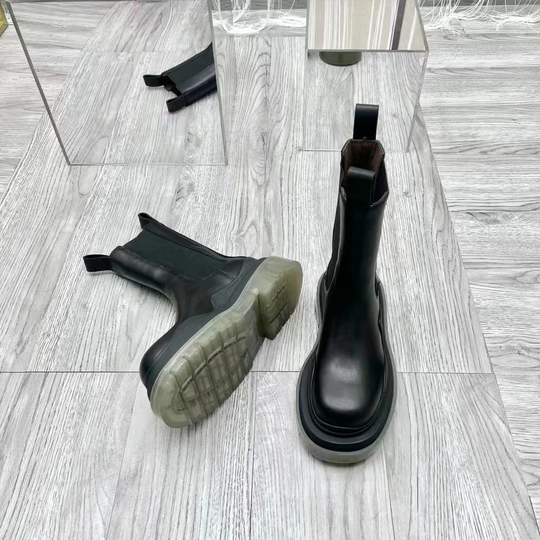 Bottega Veneta Lug Chelsea Boot Vegetable for Unisex in Tanned Leather Bottega Veneta Lug Chelsea Boot Vegetable for Unisex in Tanned Leather
