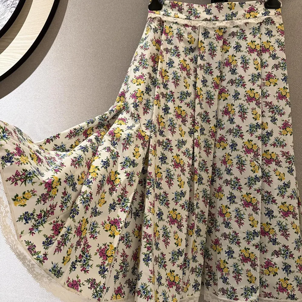 Dolce Gabbana D&G Small Floral for Women in Print Poplin Skirt Dolce Gabbana D&G Small Floral for Women in Print Poplin Skirt