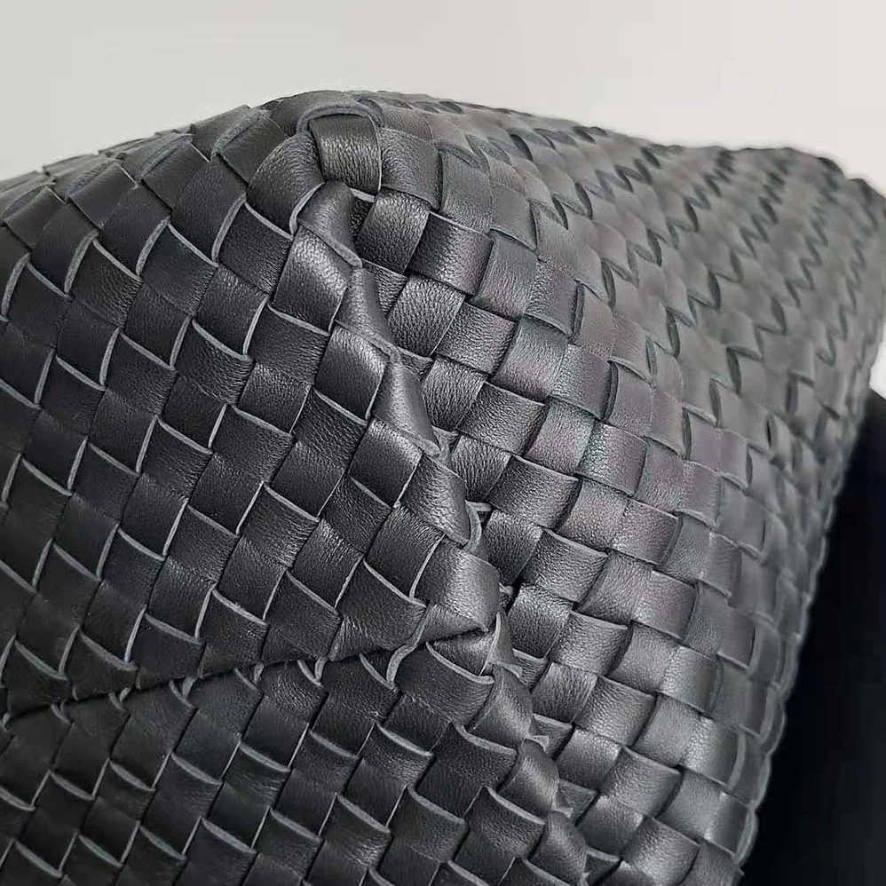Bottega Veneta Medium Cabat Leather Tote Bag for Women in Black Bottega Veneta Medium Cabat Leather Tote Bag for Women in Black