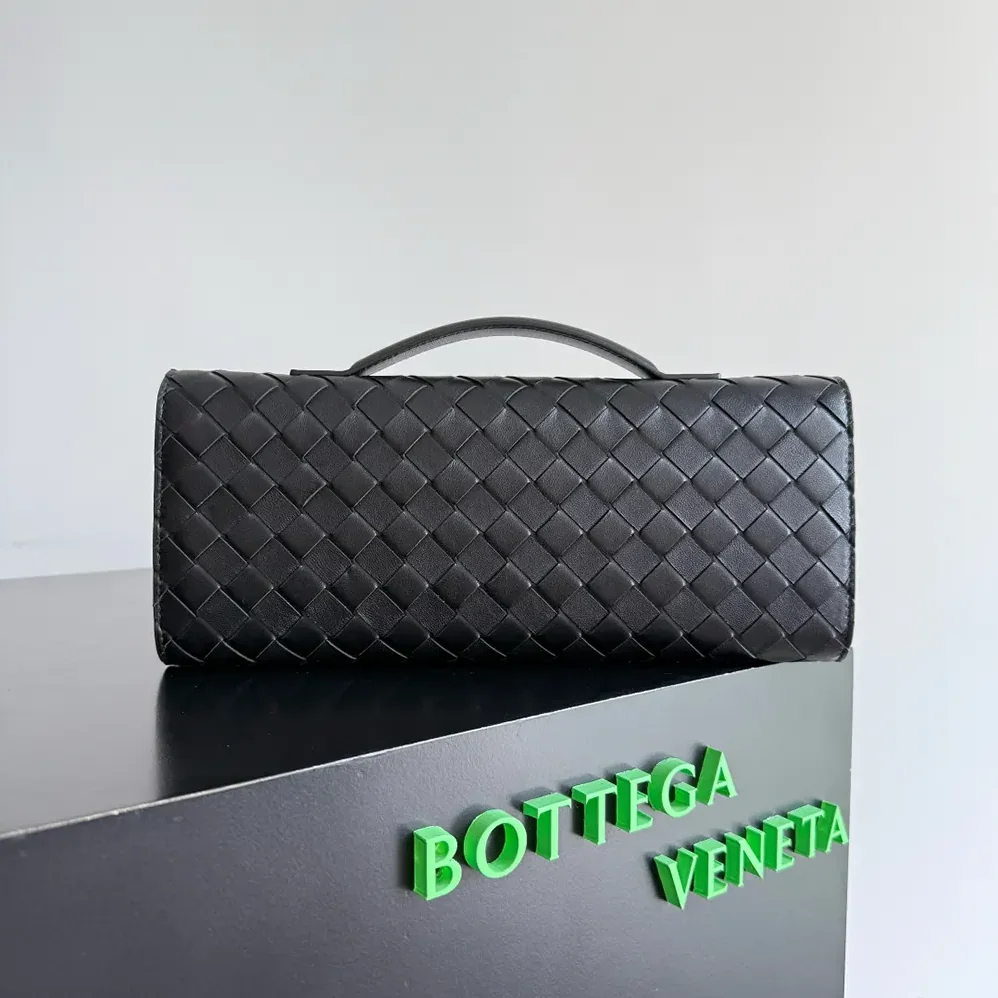 Bottega Veneta Andiamo Clutch in Calf Leather for Women Bottega Veneta Andiamo Clutch in Calf Leather for Women