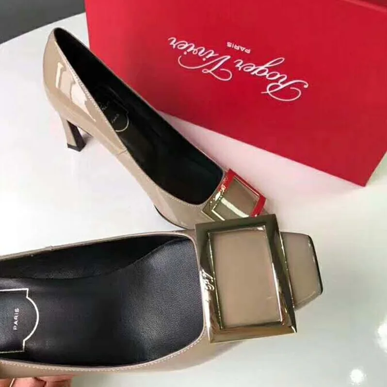 Roger Vivier Belle Vivier Trompette Pumps Patent Leather for Women in Sandy