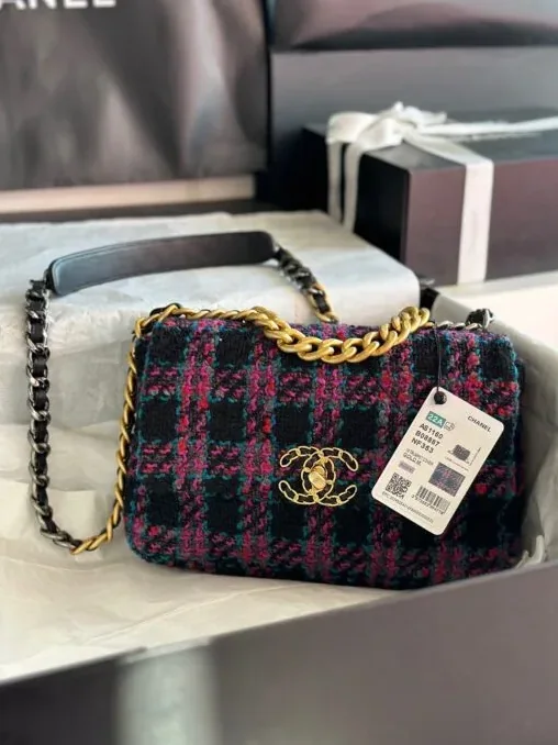 Chanel Mini Flap Bag Purple / Chanel Mini Flap Bag Purple /