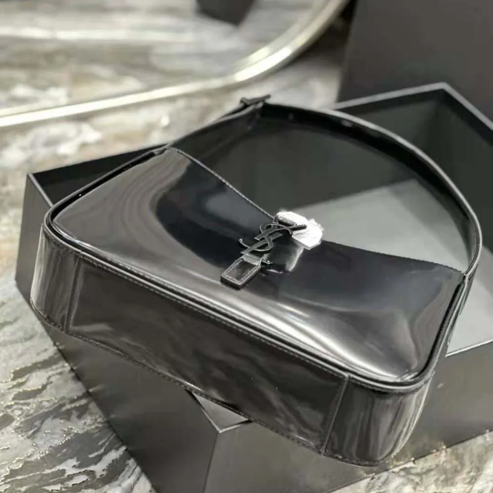 Saint Laurent YSL Le 5 à 7 in Shiny Leather for Women in Black