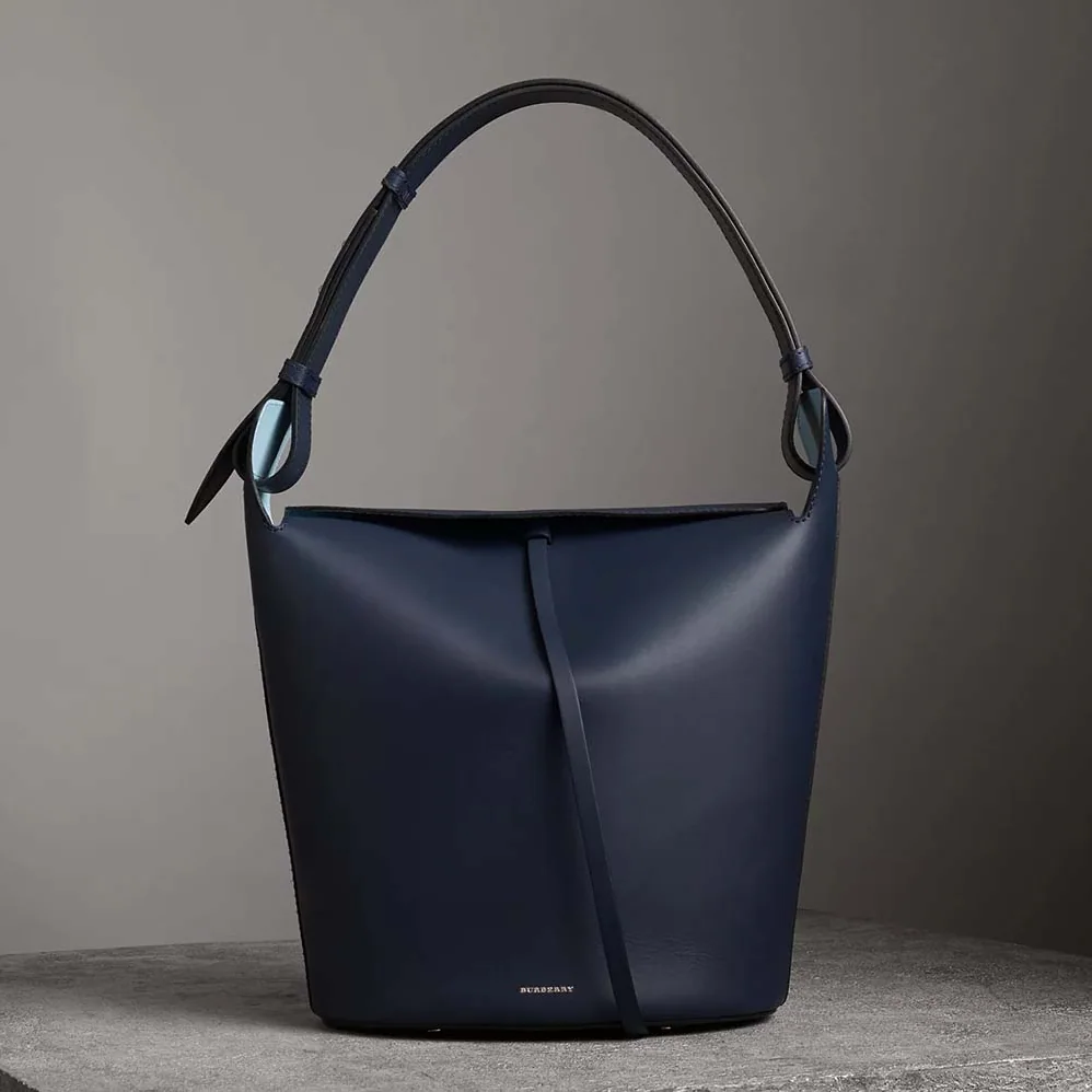 Burberry The Large Leather Bucket Bag for Women in Navy Burberry The Large Leather Bucket Bag for Women in Navy
