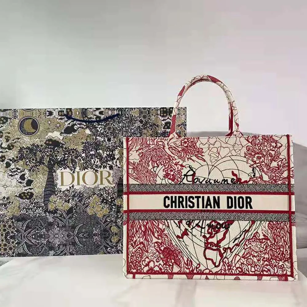 Dior Dioramour Dior Book Tote Red and White D for Women in Royaume D Amour Embroidery Dior Dioramour Dior Book Tote Red and White D for Women in Royaume D Amour Embroidery