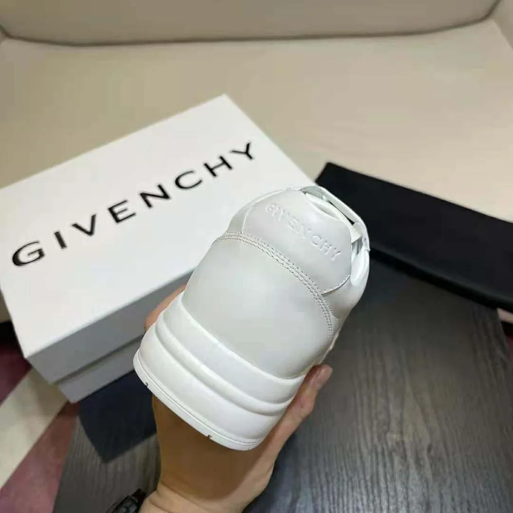 Givenchy G4 Sneakers in Leather for Men in White Givenchy G4 Sneakers in Leather for Men in White