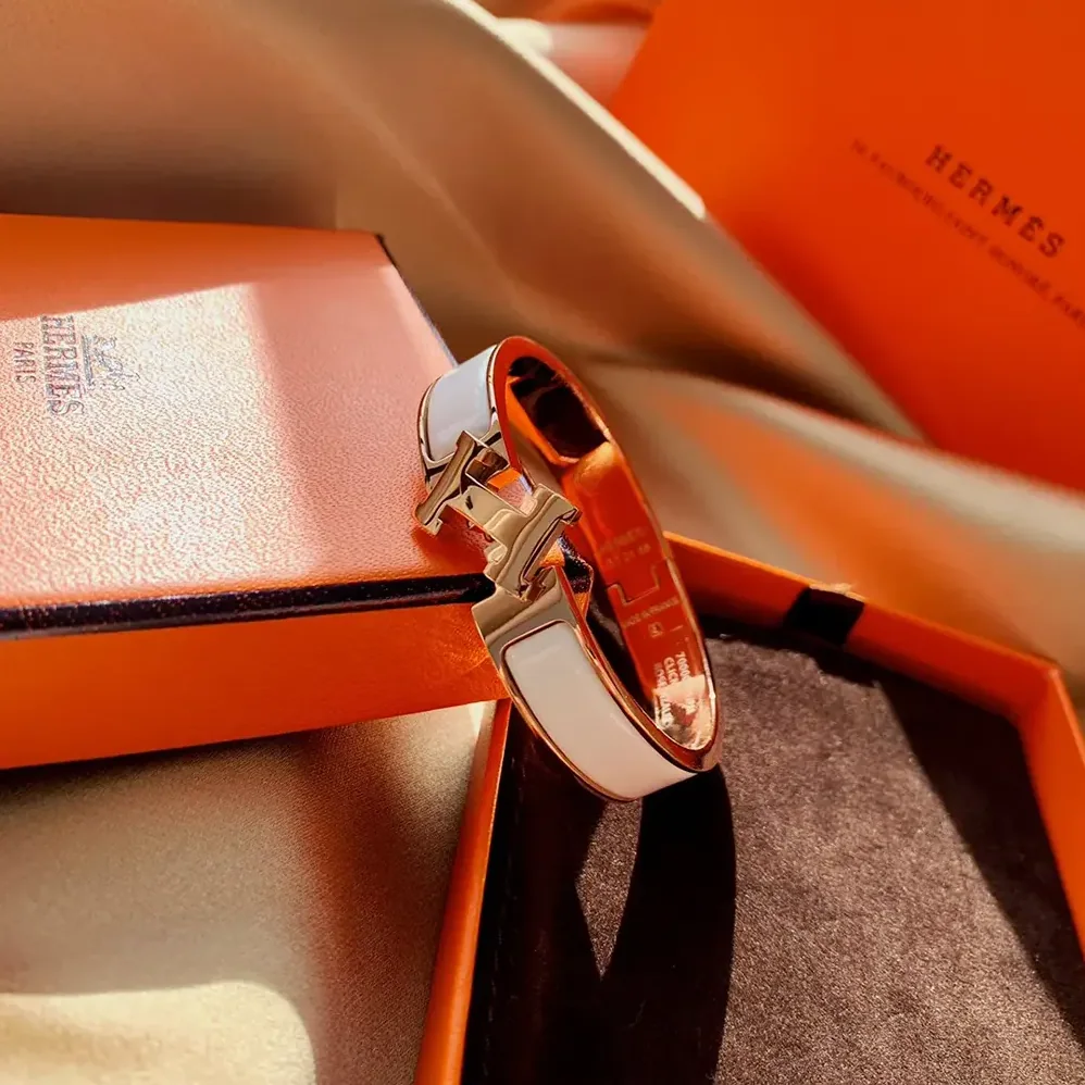 Hermes Clic H Bracelet for Unisex in White Hermes Clic H Bracelet for Unisex in White