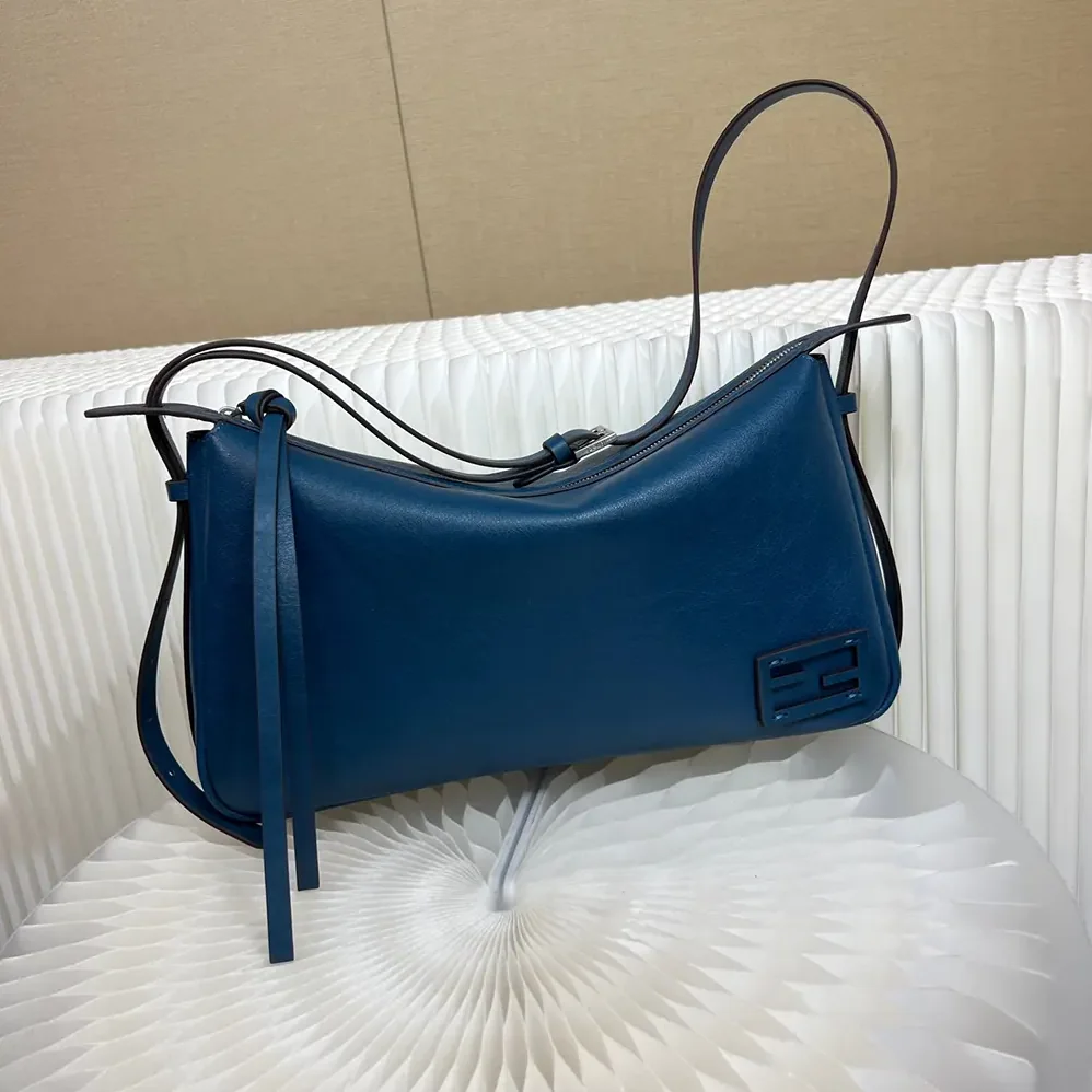 Fendi Simply Fendi Medium Blue Leather Bag for Unisex Fendi Simply Fendi Medium Blue Leather Bag for Unisex