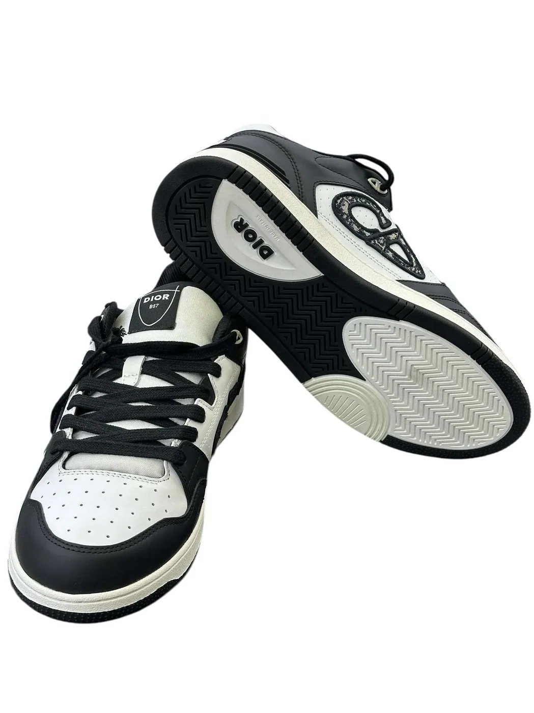 B57 Dribble Low in Top Sneaker Black