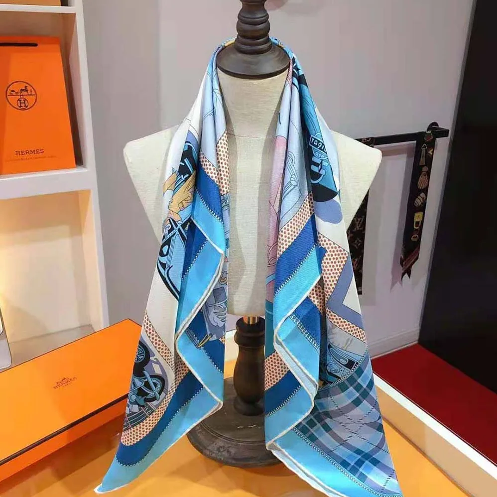 Hermes Confort en Automobile Scarf 70 in Silk Twill with Hand-Rolled Edges for Women in Blue