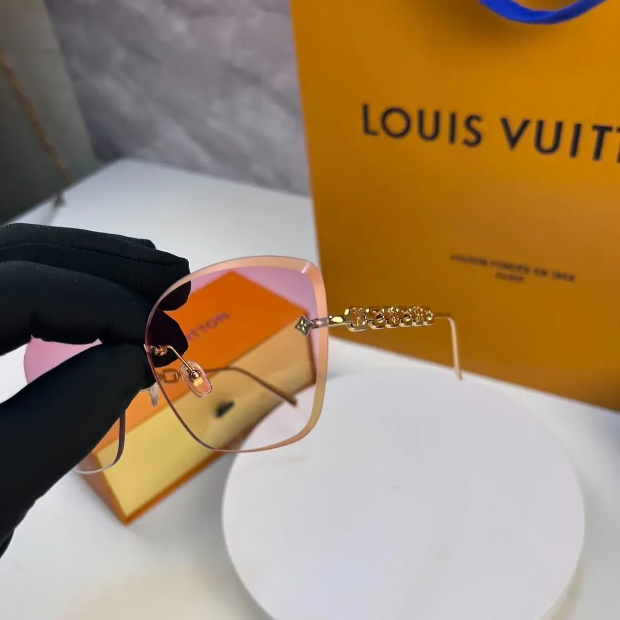 Louis Vuitton LV Jewel Round Cat Eye Sunglasses Pink Gold