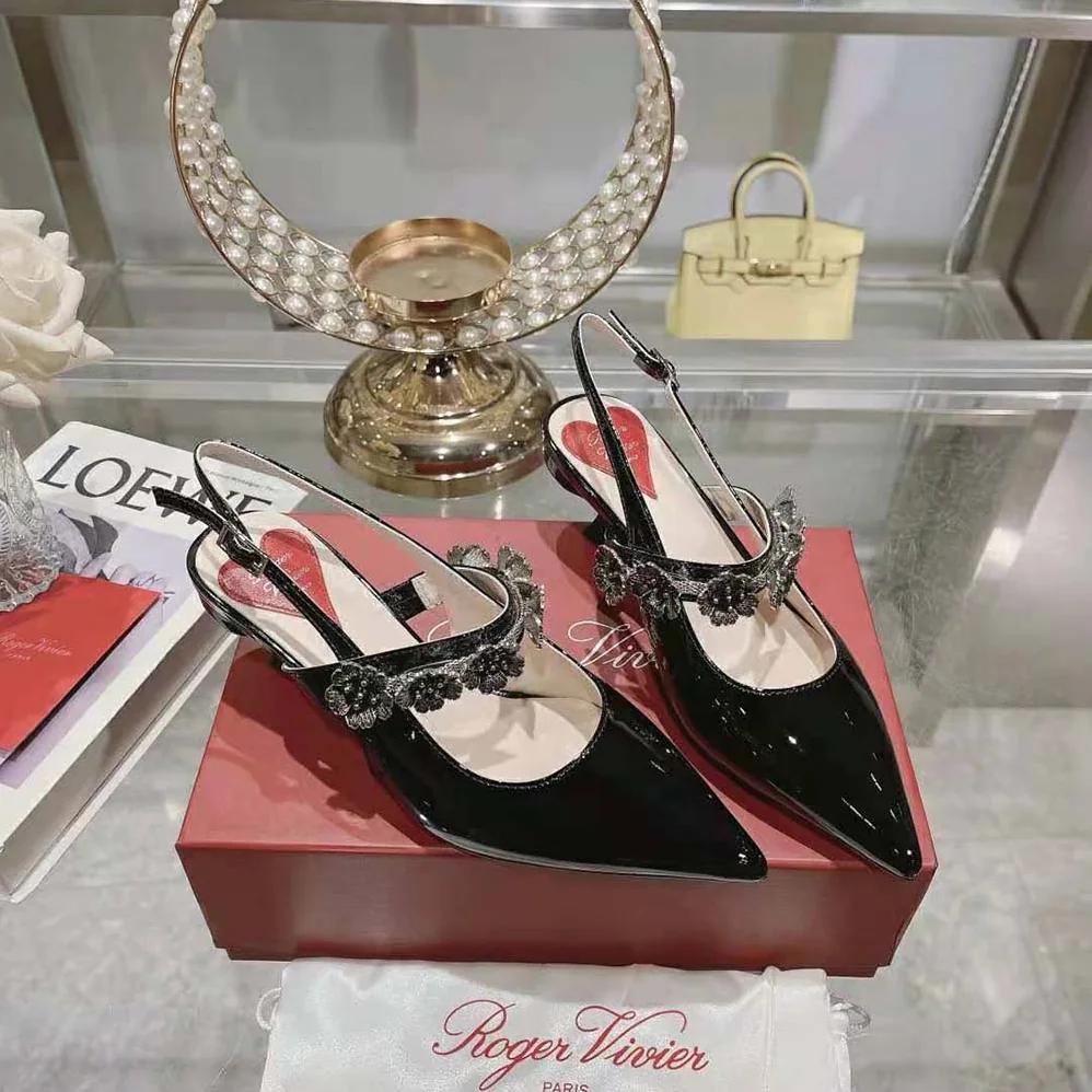 Roger Vivier Virgule Flower Slingback Pumps in Patent Leather for Women in Black Roger Vivier Virgule Flower Slingback Pumps in Patent Leather for Women in Black