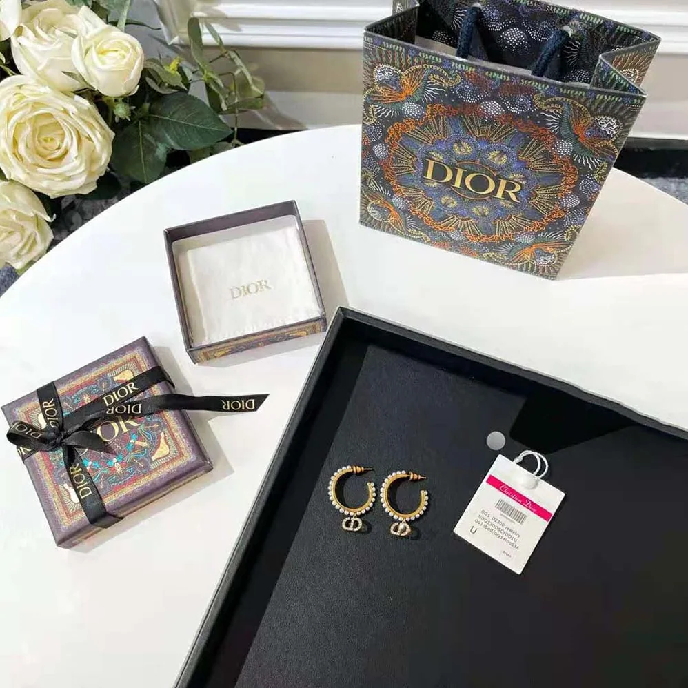 Dior 30 Montaigne Earrings Antique Gold for Women in Finish Metal