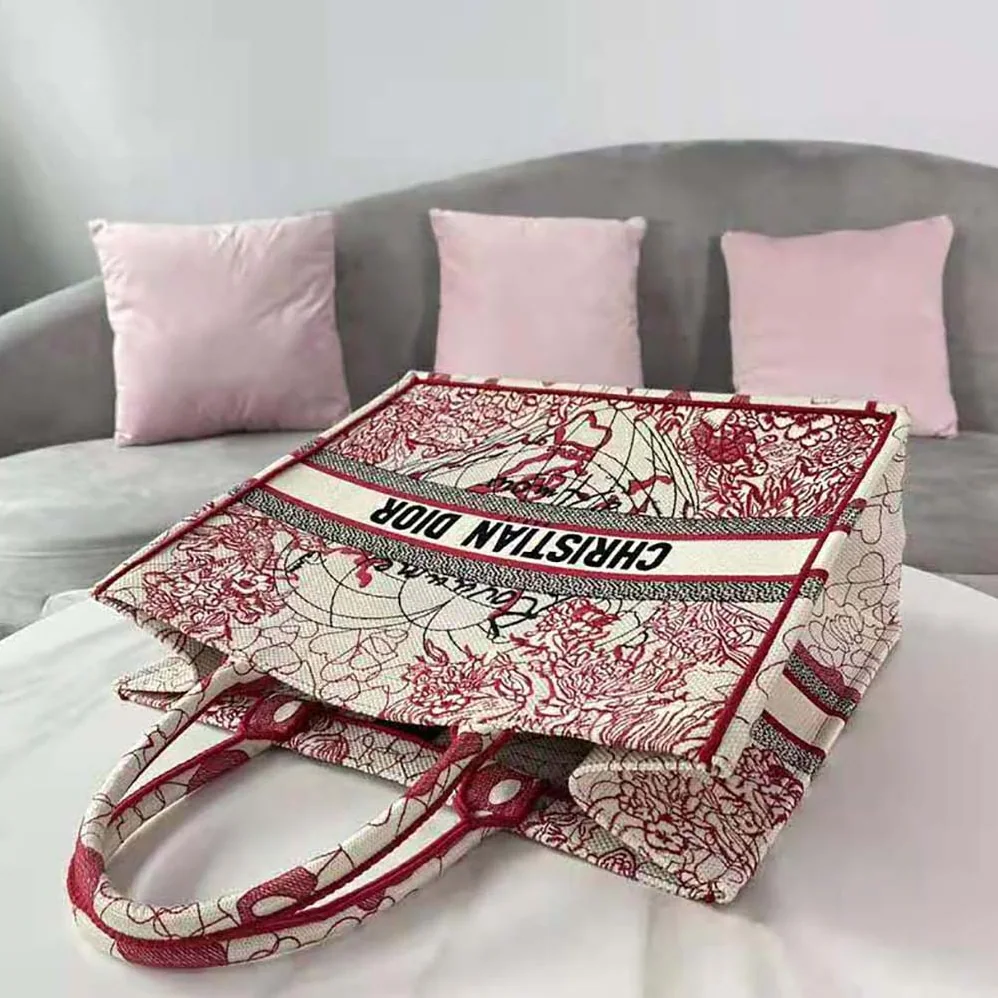 Dior Dioramour Dior Book Tote Red and White D for Women in Royaume D Amour Embroidery Dior Dioramour Dior Book Tote Red and White D for Women in Royaume D Amour Embroidery