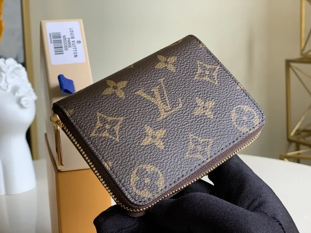 Louis Vuitton Zippy Coin Purse In Monogram Canvas Louis Vuitton Zippy Coin Purse In Monogram Canvas