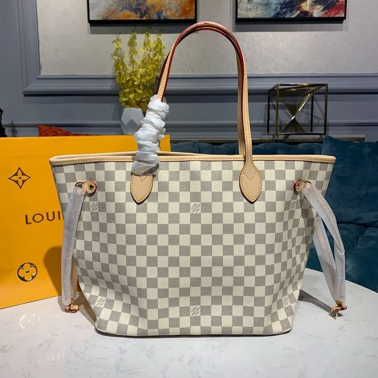 Louis Vuitton Neverfull MM Tote Bag / Beige Damier Azur Canvas Gold Hardware Louis Vuitton Neverfull MM Tote Bag / Beige Damier Azur Canvas Gold Hardware