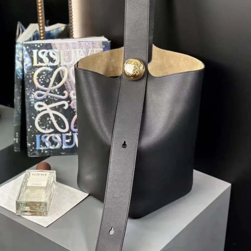 Loewe Medium Pebble Bucket Bag in Mellow Calfskin for Unisex in Black