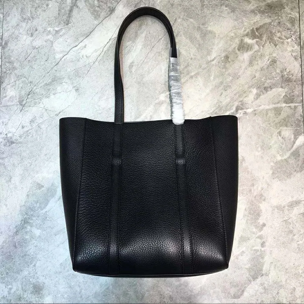 Balenciaga Everyday Tote XXS Calfskin Tote with Thin Handles for Women in Black Balenciaga Everyday Tote XXS Calfskin Tote with Thin Handles for Women in Black