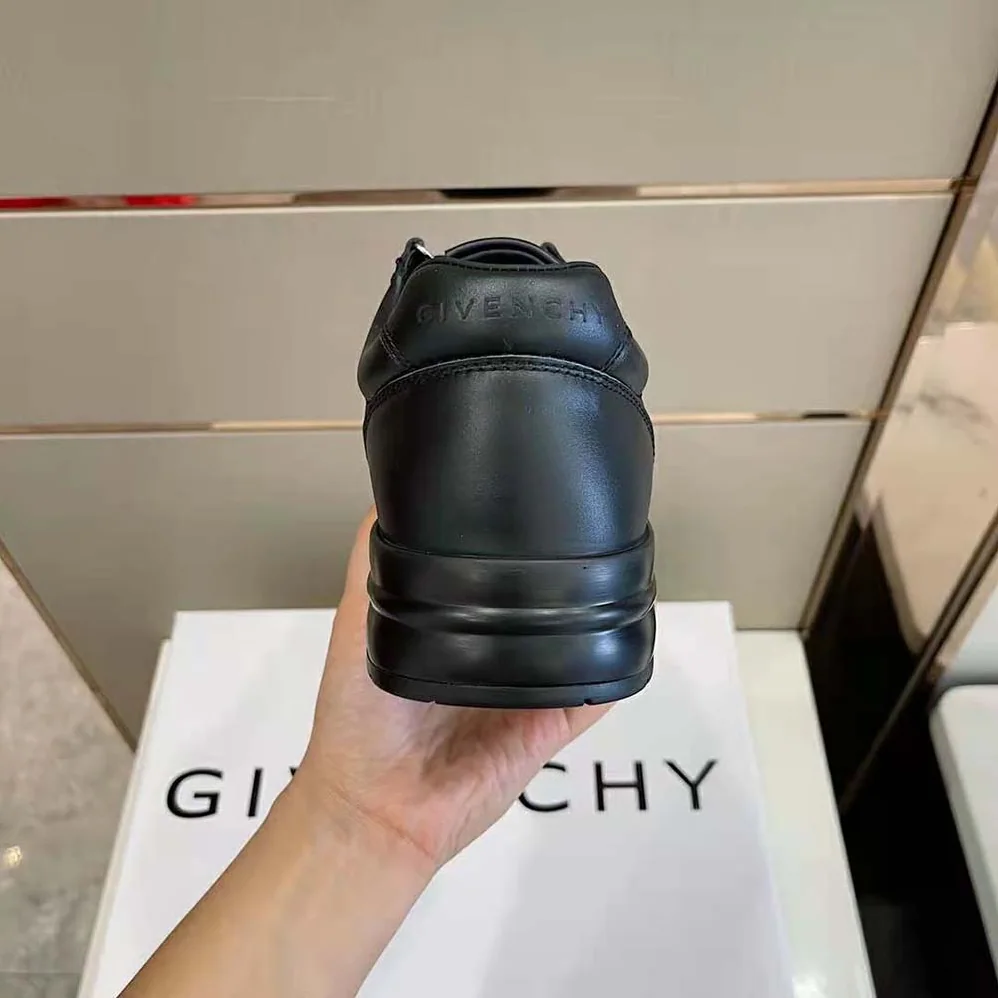 Givenchy G4 Sneakers in Leather for Men in Black