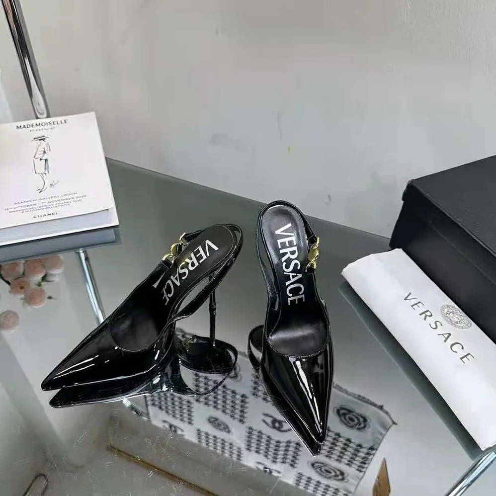 Versace Medusa '95 Slingback Pumps for Women in Black Versace Medusa '95 Slingback Pumps for Women in Black