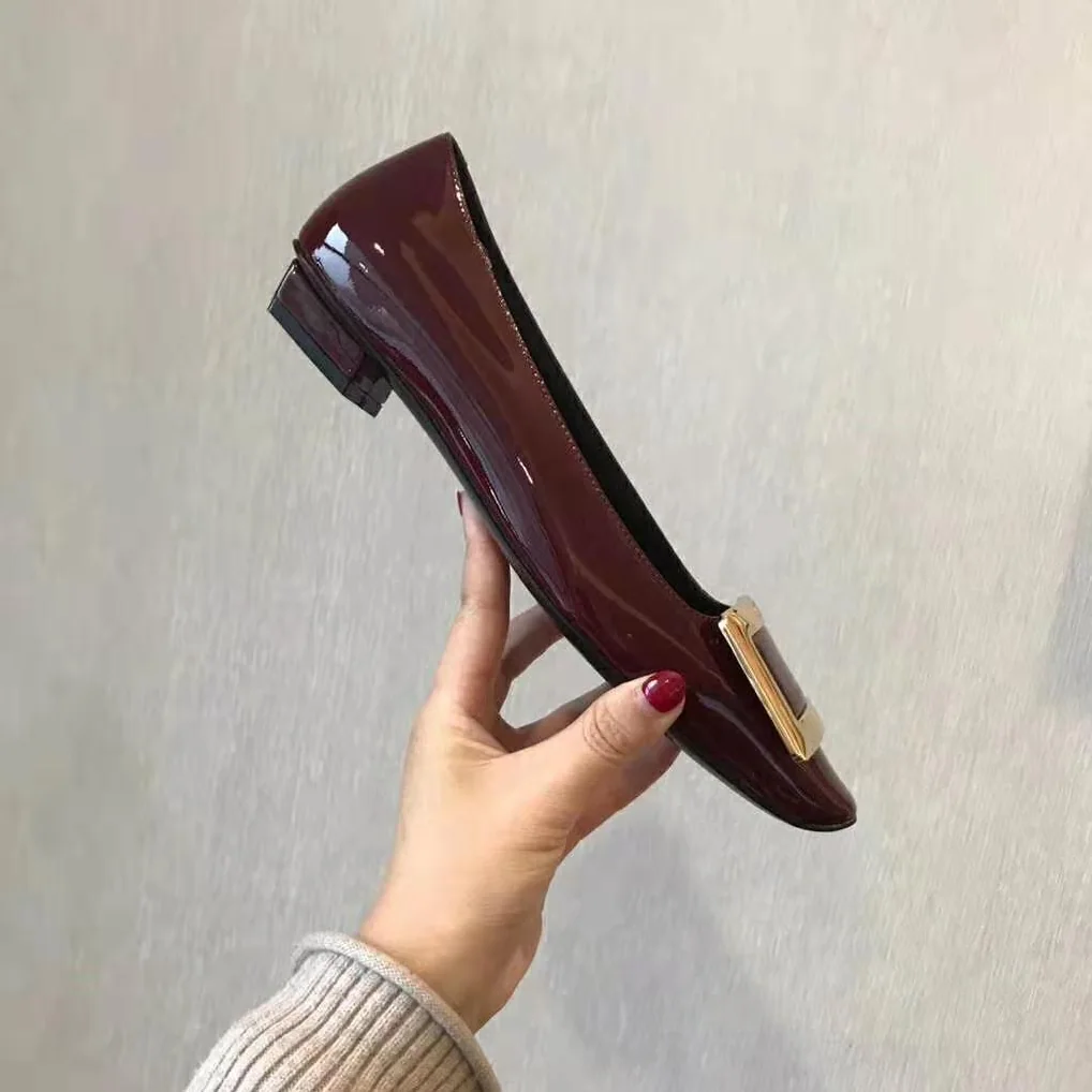 Roger Vivier Belle Vivier Pumps in Patent Leather for Women in Red