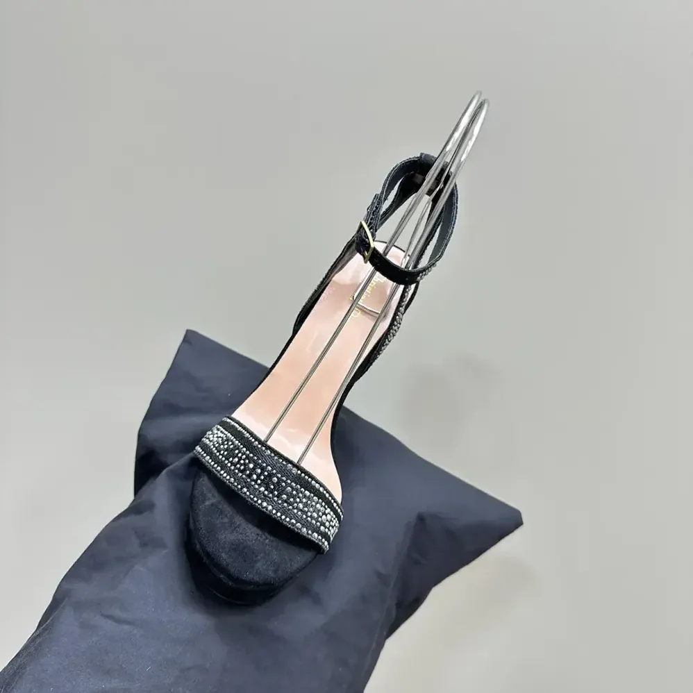 Dior Or Dway Heeled Sandal Black Cotton Embroidered with Thread and Silver for Women in Tone Strass Dior Or Dway Heeled Sandal Black Cotton Embroidered with Thread and Silver for Women in Tone Strass