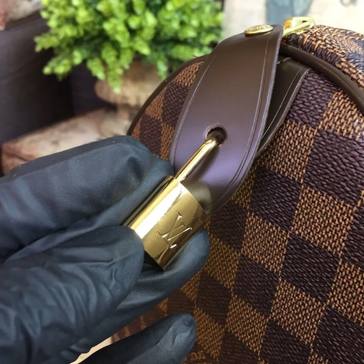 Louis Vuitton Speedy 35 Top Handle Bag / Brown Damier Ebene Canvas Gold Hardware