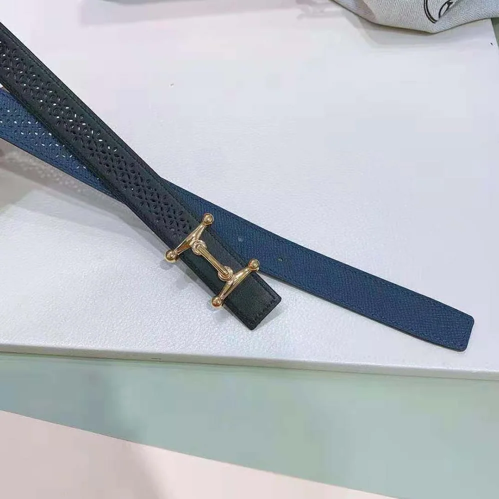 Hermes Mors H Belt Buckle & Reversible Leather Strap 24 mm for Women in Black Hermes Mors H Belt Buckle & Reversible Leather Strap 24 mm for Women in Black