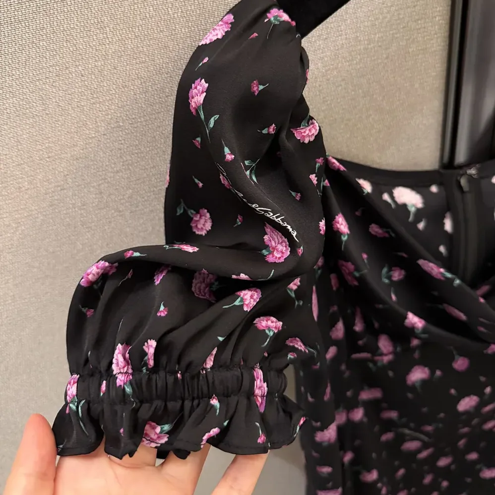 Dolce Gabbana D&G Carnations for Women in Print Dress Dolce Gabbana D&G Carnations for Women in Print Dress
