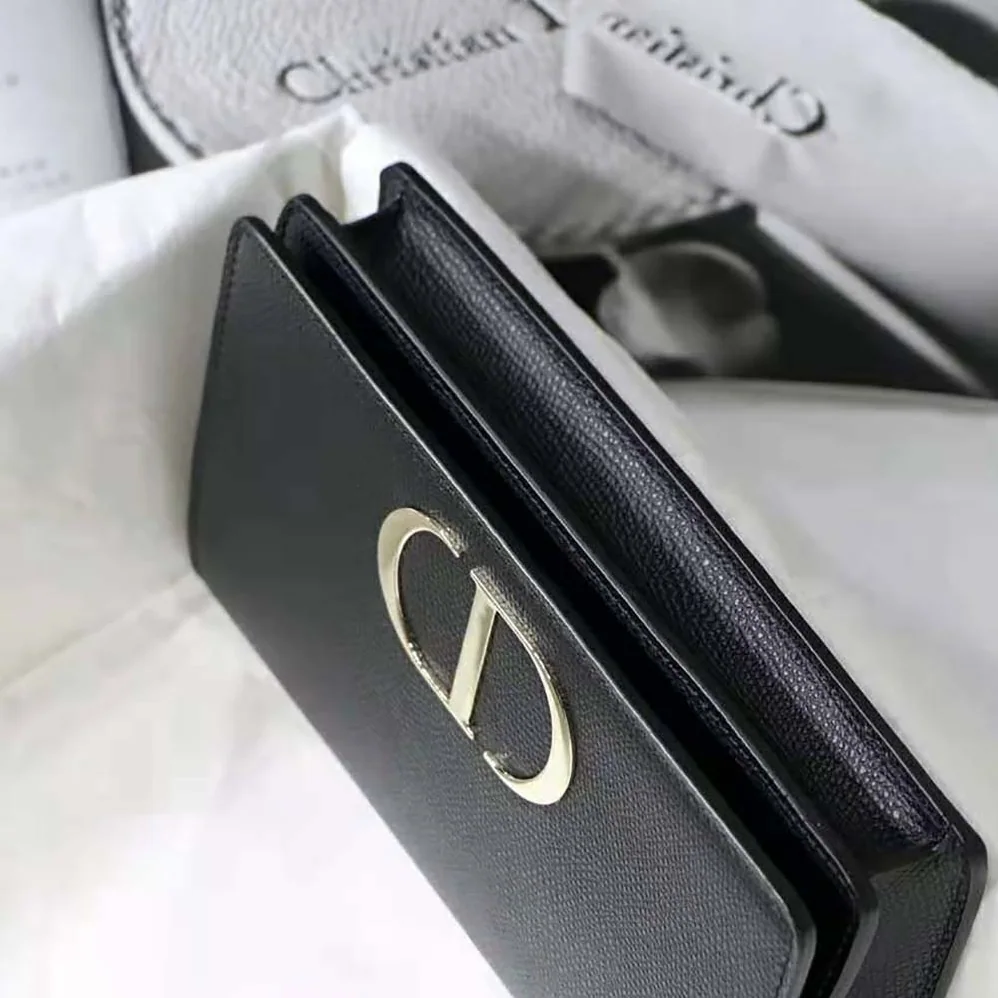 Dior 30 Montaigne 2-in-1 Pouch Stone Grained Calfskin for Women in Black Dior 30 Montaigne 2-in-1 Pouch Stone Grained Calfskin for Women in Black
